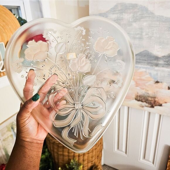 New VTG Mikasa Crystal Sweatheart Roses Embossed Serving Tray. - Picture 4 of 15